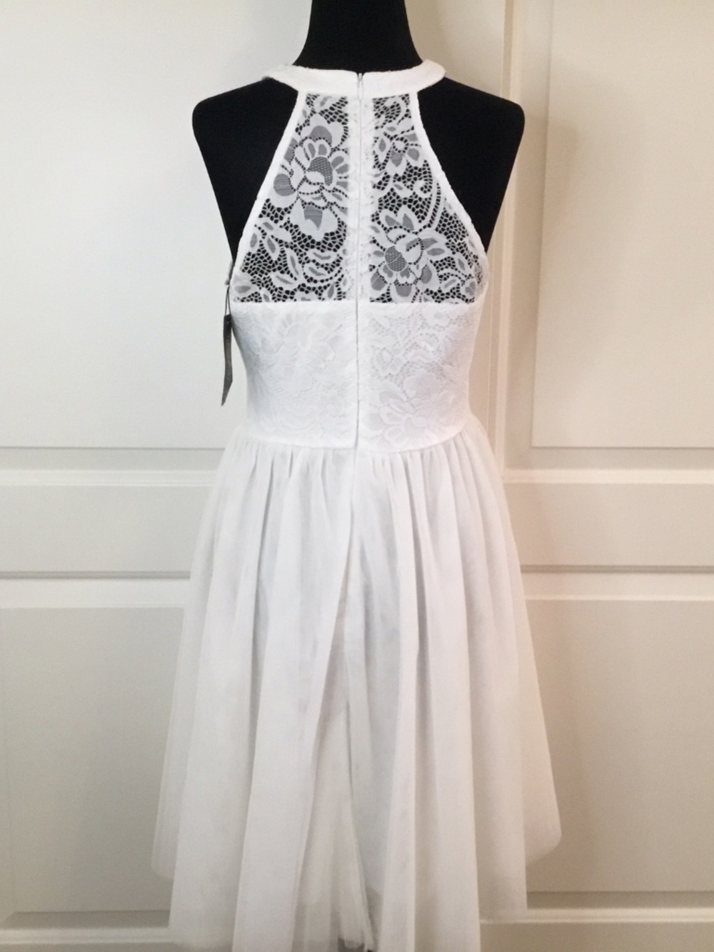 NWT Women’s White Halter Lace Mini Formal Dress Size Medium - Picture 7 of 9